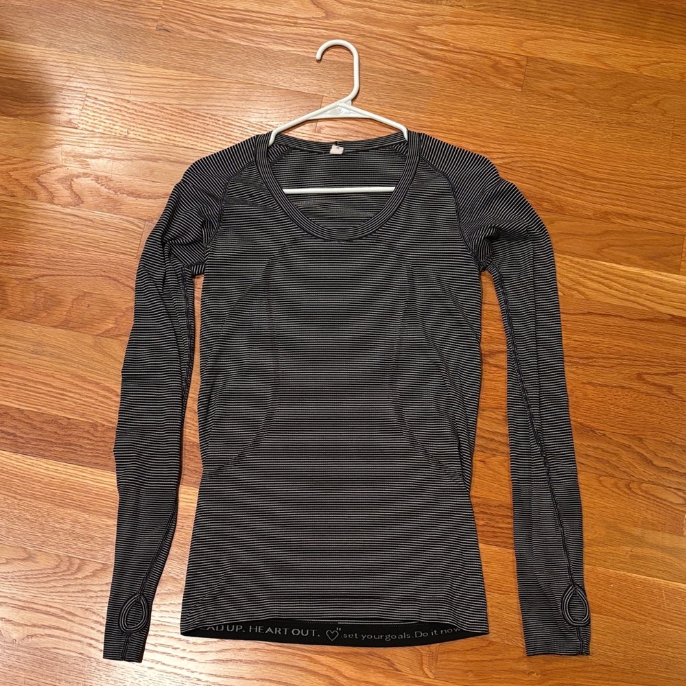 Classic Lululemon Athletica Black Pinstripe Long Sleeve Tee with Thumbholes